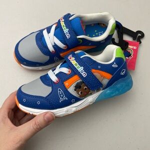 shoe size 12 child, it lights